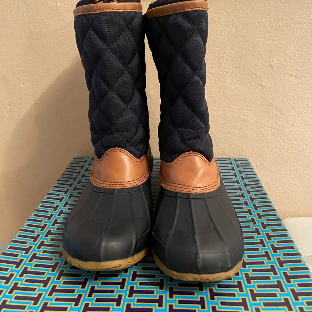 Authentic Navy blue Tory Burch size 8 rubber boot